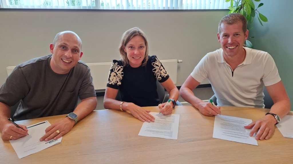 Ondertekening July Patoir centrummanager