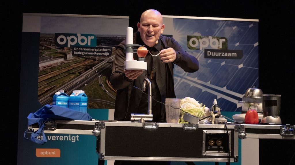 Pierre Wind geeft een demonstratie_web